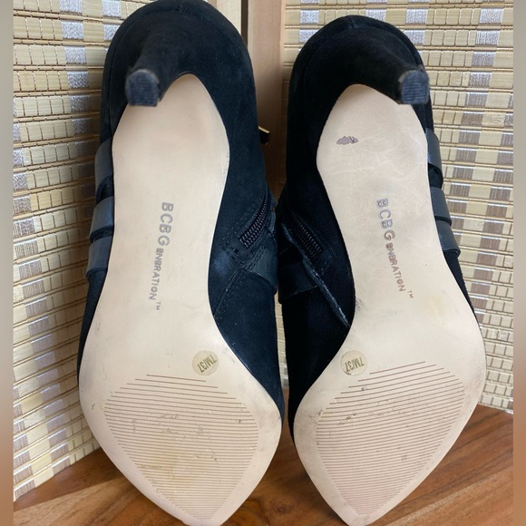 BCBGeneration Woman’s 7 Black Zing Pointed Toe Ankle Booties Shabby Chic - Picture 5 of 6